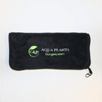 Schwarzes C&P Aquaplants Mikrofaser-Handtuch mit Karabiner und aufgesticktem Logo für den täglichen Gebrauch